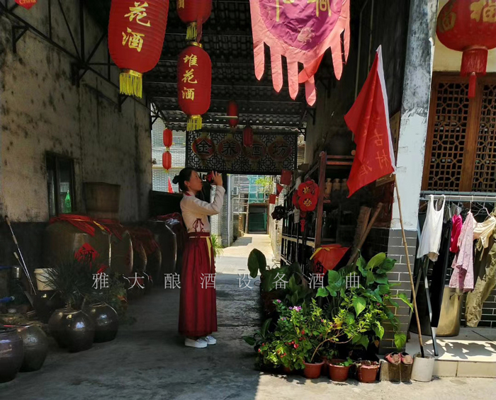 11.24金養(yǎng)酒坊生產(chǎn)的堆花酒 11.24金養(yǎng)酒坊生產(chǎn)的堆花酒