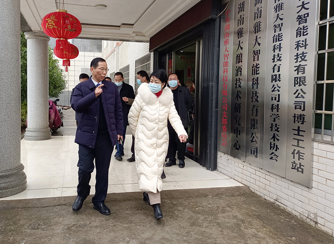 1李市長與胡總親切交談 1李市長與胡總親切交談