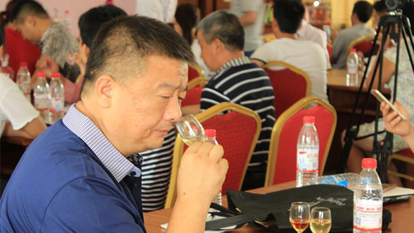 電加熱釀酒設(shè)備：如何通過聞香來鑒別七種陳香老酒？