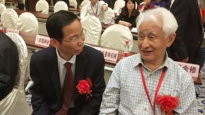 季老說喝不起茅臺(tái)喝農(nóng)村烤酒設(shè)備釀的五糧酒，這是...