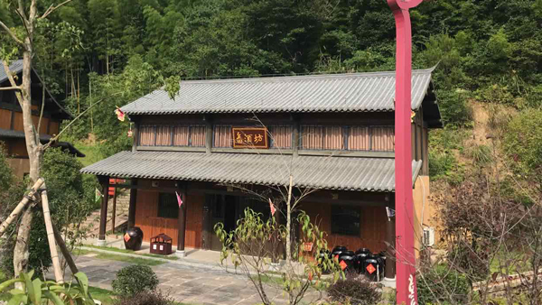當(dāng)釀酒設(shè)備白酒酒坊注入畬族文化后，新月畬酒坊火了！