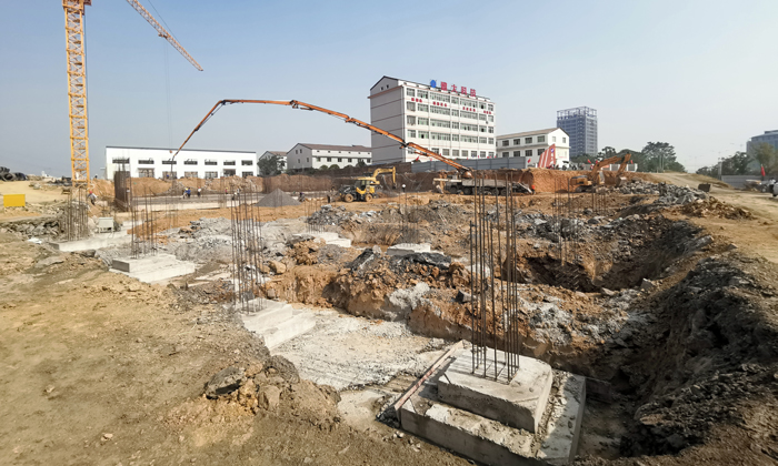10.12可存酒5000噸的大型存酒車間 10.12可存酒5000噸的大型存酒車間