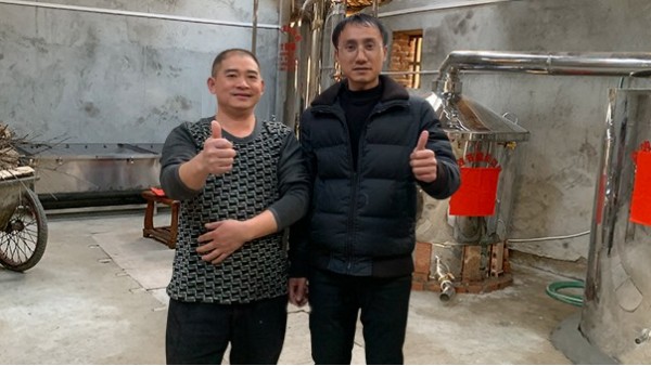 亮了！亮了！500斤白酒釀酒設(shè)備同時蒸糧蒸酒只用了4小時！
