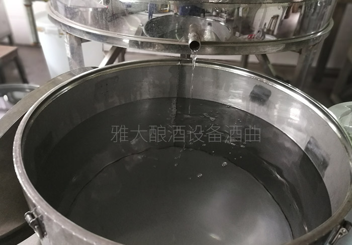 9.3蒸汽釀酒設(shè)備釀出來(lái)的同一鍋酒，不同階段酒質(zhì)不一樣