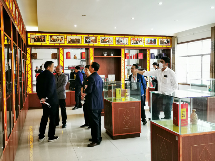 6寧勇華一行參觀雅大酒博物館 6寧勇華一行參觀雅大酒博物館