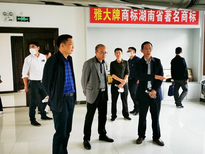 8寧勇華一行參觀雅大綜合展廳 8寧勇華一行參觀雅大綜合展廳