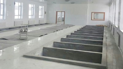 我想用烤酒設(shè)備做小曲固態(tài)酒，建窖池要注意什么？