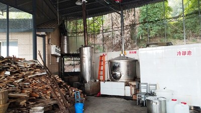 35歲后我已不再年輕，我就用釀酒蒸餾設(shè)備回家釀酒