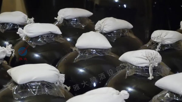 喝過純糧釀酒設(shè)備釀造的農(nóng)家土酒，才知道什么叫真正的中國酒