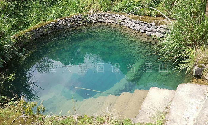 5-曾氏酒業(yè)-1套純糧釀酒設備，200平米舊廠房+3個臨街鋪面，輕松開酒廠井水3