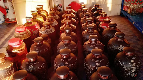 小型酒廠釀酒設(shè)備：想知道臨瀾灣純糧酒大賣(mài)全國(guó)的奧秘，請(qǐng)點(diǎn)這里