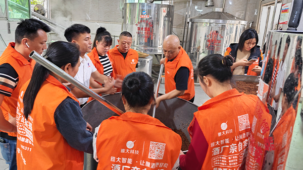 用小型酒廠釀酒設(shè)備開酒坊，釀酒技術(shù)重要還是銷售能力重要？