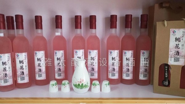 桃花源不僅桃花美，用熟料釀酒設(shè)備釀造的桃花酒更美