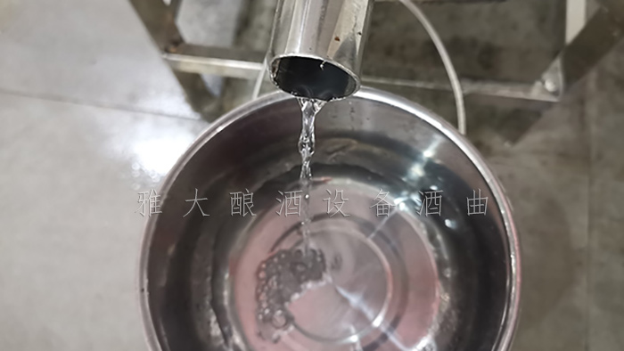 11.26小型白酒釀酒設(shè)備出酒度數(shù)太高，怎么降度好