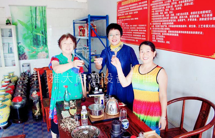 雅大釀酒設(shè)備廠家釀酒國匠親自指導(dǎo)的黃莉萍，如今做得怎么樣了23