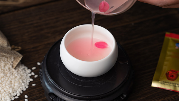 釀一壇美味桃花糯米酒，封存春天的味道