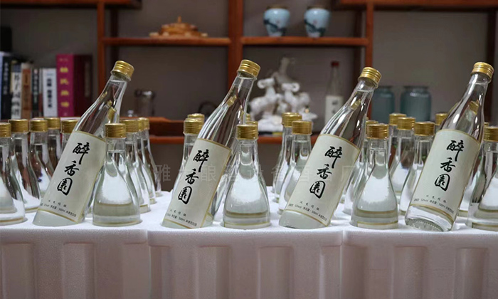 用純糧釀酒設(shè)備開酒坊，要有自己的商標(biāo)