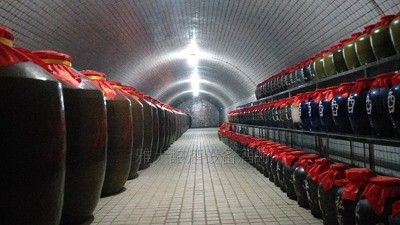 用白酒生產(chǎn)設(shè)備做窖藏酒，怎樣儲存才能保證不“跑酒”？