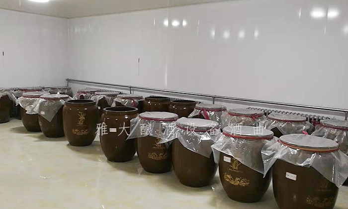10.4張總的標準化發(fā)酵車間，全部用廣口陶缸發(fā)酵