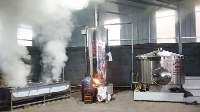 大酒廠在選擇大型釀酒設(shè)備時要注意什么？怎樣避坑？