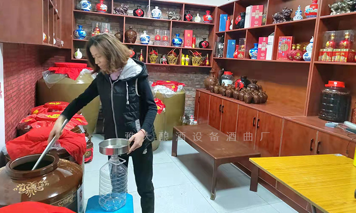 賣酒要足重，不能缺斤少兩