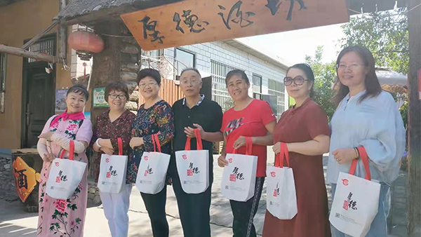 用小型酒廠釀酒設(shè)備開酒廠，怎樣積累人脈？
