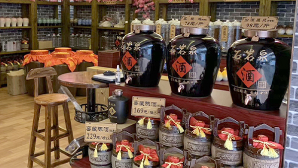 用小型酒廠釀酒設(shè)備一年釀2萬(wàn)斤高粱酒，能賺多少錢？