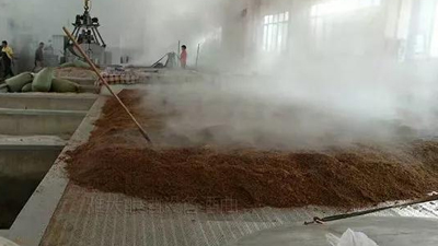 用燒酒設(shè)備做酒多年的老師傅告訴你，窖池應(yīng)這樣搭建與維護(hù)！
