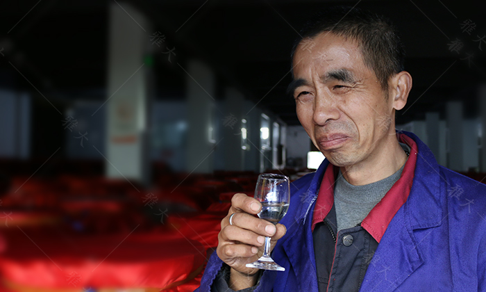 劣質(zhì)白酒的香氣，讓人不適