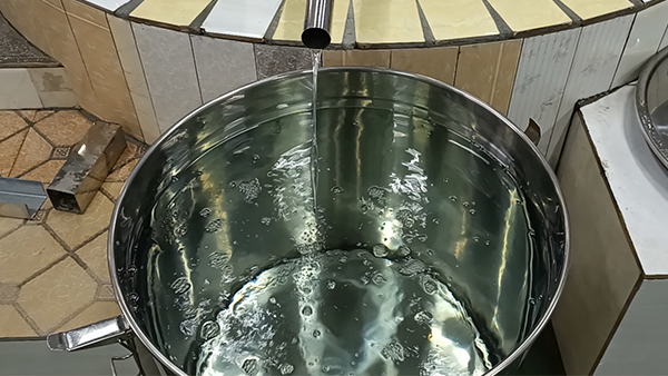 冬季用新型釀酒設(shè)備釀出來的酒為什么更易渾濁？