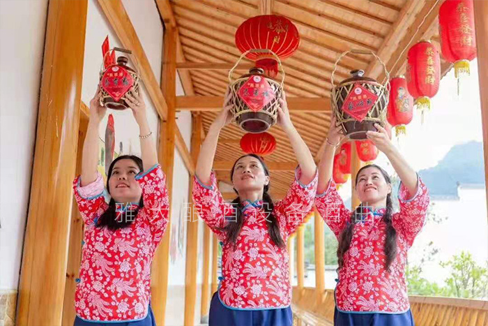 從廚師到釀酒師，用蒸餾釀酒設(shè)備釀出美酒，釀出紅火日子