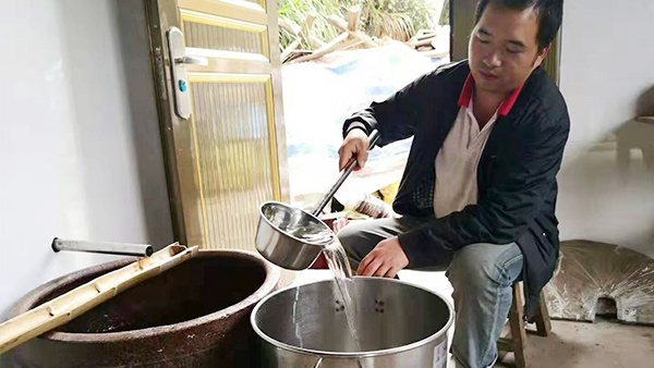 從廚師到釀酒師，用蒸餾釀酒設(shè)備釀出美酒，釀出紅火日子
