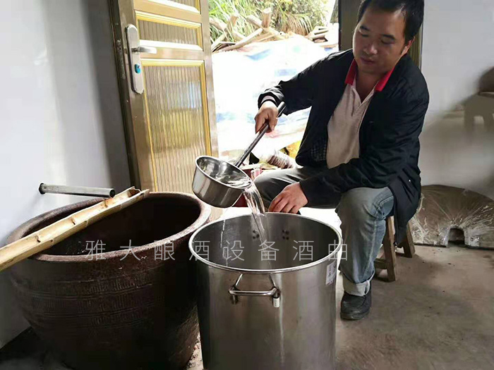 從廚師到釀酒師，用蒸餾釀酒設(shè)備釀出美酒，釀出紅火日子