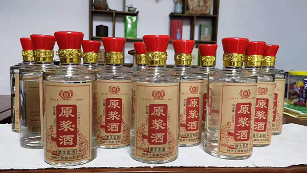 堅(jiān)持用白酒釀酒設(shè)備做純糧酒，每天釀2鍋酒還不夠賣！