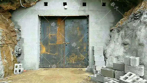 引進(jìn)大型釀酒設(shè)備，酒旅融合，依托溶洞優(yōu)勢資源打造特色洞藏酒