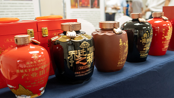 小鎮(zhèn)酒坊靠純糧婚宴定制酒，春節(jié)期間爆單3萬