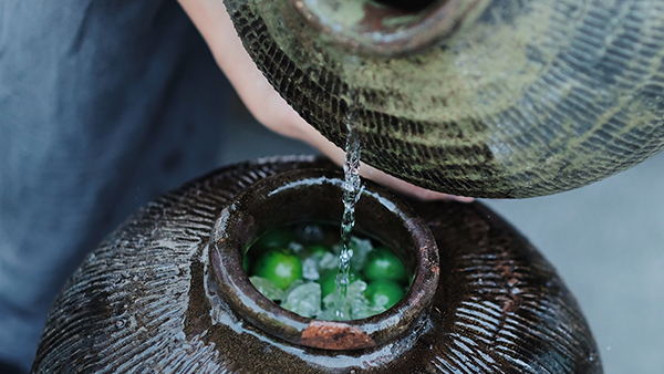用果酒釀酒設(shè)備釀造的純糧酒泡青梅酒，簡(jiǎn)單易做，越泡越香