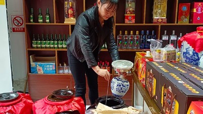 用熟料釀酒設備開家酒坊現(xiàn)蒸現(xiàn)賣，怎樣選址你清楚嗎