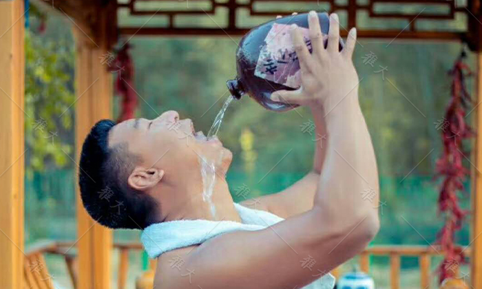 10.13用小型蒸餾釀酒設(shè)備做酒，如何提升酒量你學(xué)會(huì)了嗎