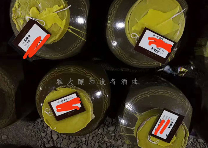 私人定制洞藏酒，每一壇上都寫上顧客的名字