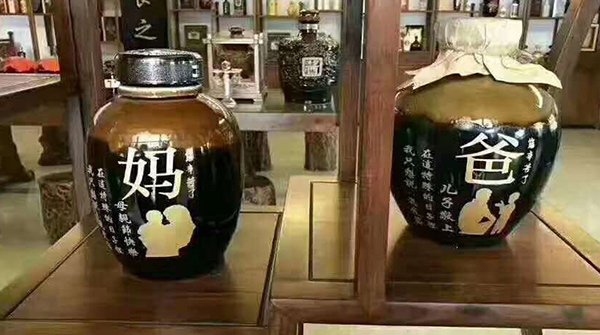 用大型釀酒設(shè)備做高粱酒，山西范姐做的節(jié)日定制酒別具一格！
